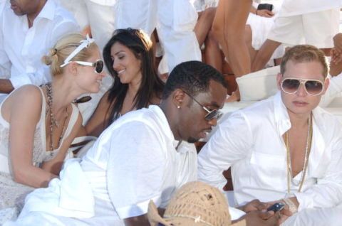 <p>Paris e Kim al White Party del 2006 di&nbsp;Sean "Diddy" Combs.</p>