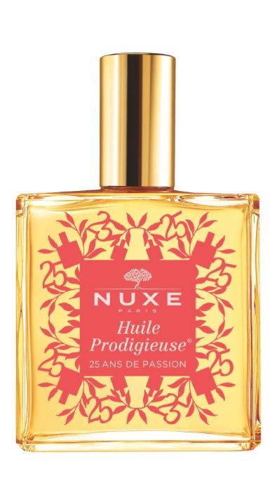 <p>Formulato con il 98,1 per cento di ingredienti di origine naturale Huile Prodigieuse di Nuxe festeggia il suoi 25 anni con un abito speciale e l'aggiunta di un ingrediente prezioso l'olio di Tsubaki, la camelia giapponese (29,90 euro).</p>