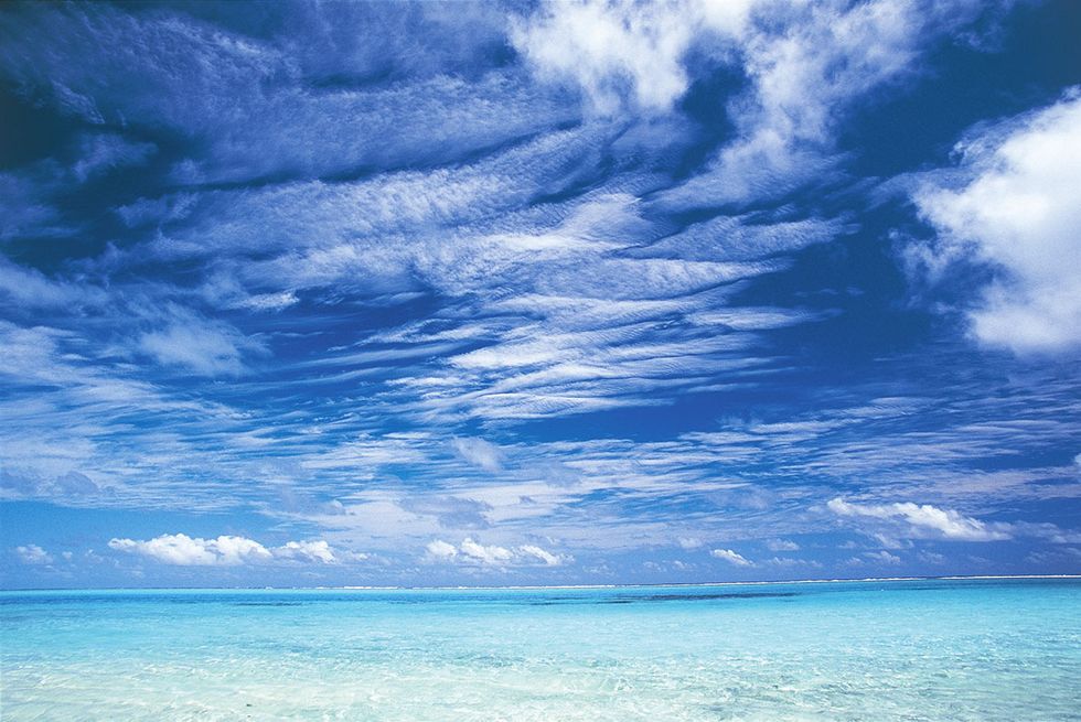 Blue, Daytime, Sky, Cloud, Fluid, Atmosphere, Aqua, Ocean, Colorfulness, Horizon, 