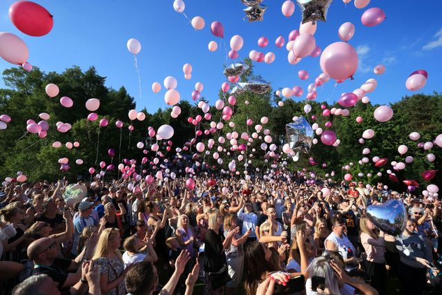 Crowd, People, Balloon, Pink, Party supply, Event, Sky, Spring, Party, Fun, 