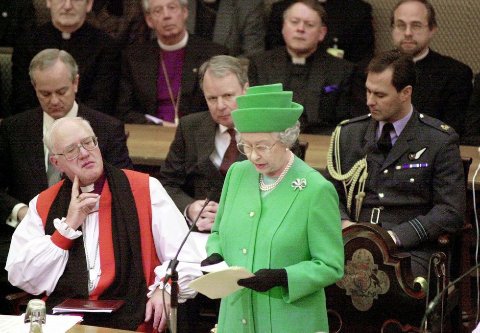 La regina Elisabetta in verde