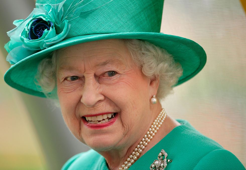 La regina Elisabetta in verde