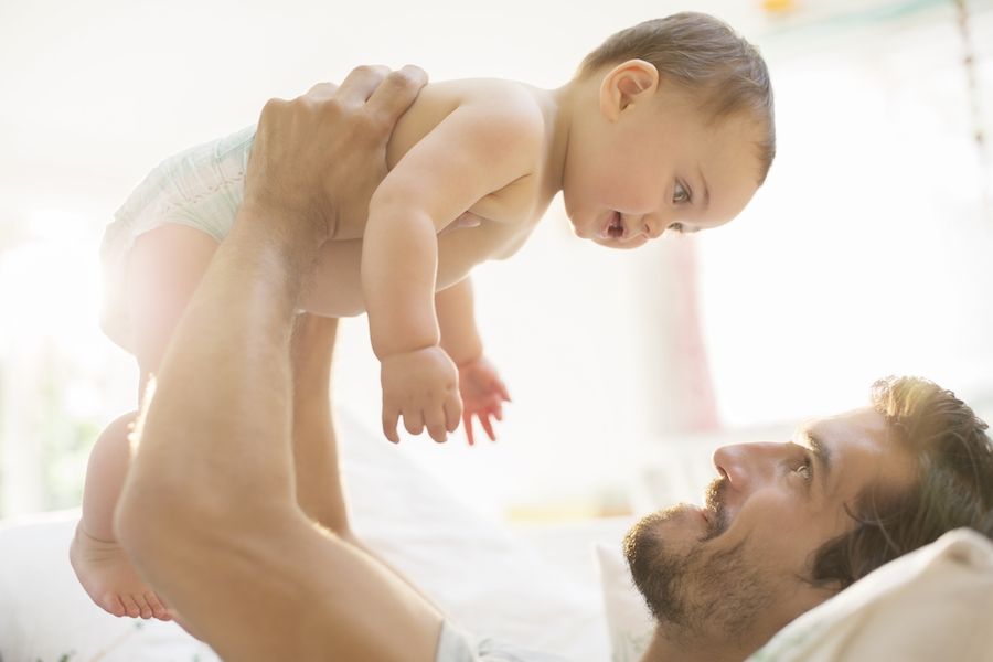 la depressione post parto colpisce i neo papà che non si sono preparati al parto