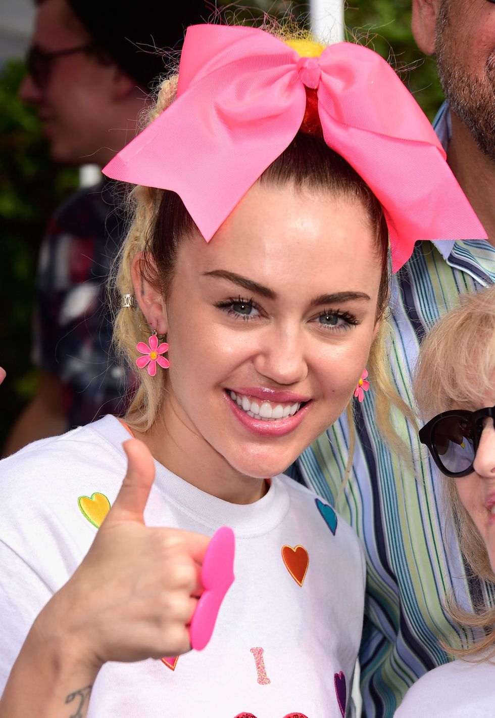 <p>Nel 2015 Miley Cyrus ha dichiarato di essere pansessuale e poi in seguito ha specificato di essere gender-neutral. La pansessualità è uno degli orientamenti sessuali dell'essere umano che è caratterizzato da una potenziale attrazione la persona in sé, indipendentemente dal suo sesso e identità di genere.</p>