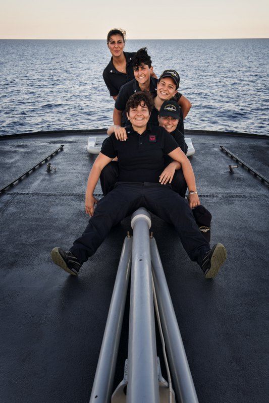 Sbarchi migranti Italia navi Marina militare reportage: donne equipaggio