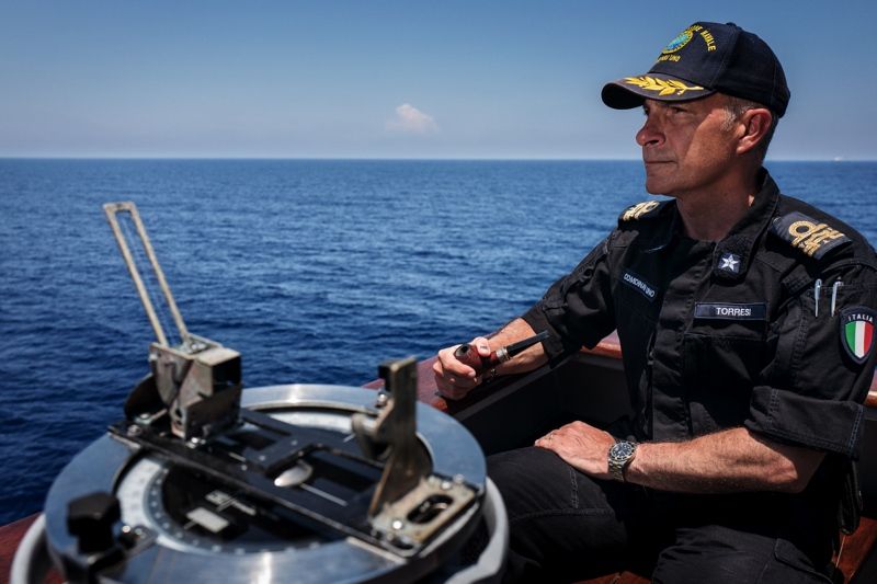Sbarchi migranti Italia navi Marina militare reportage: Contrammiraglio Placido Torresi.