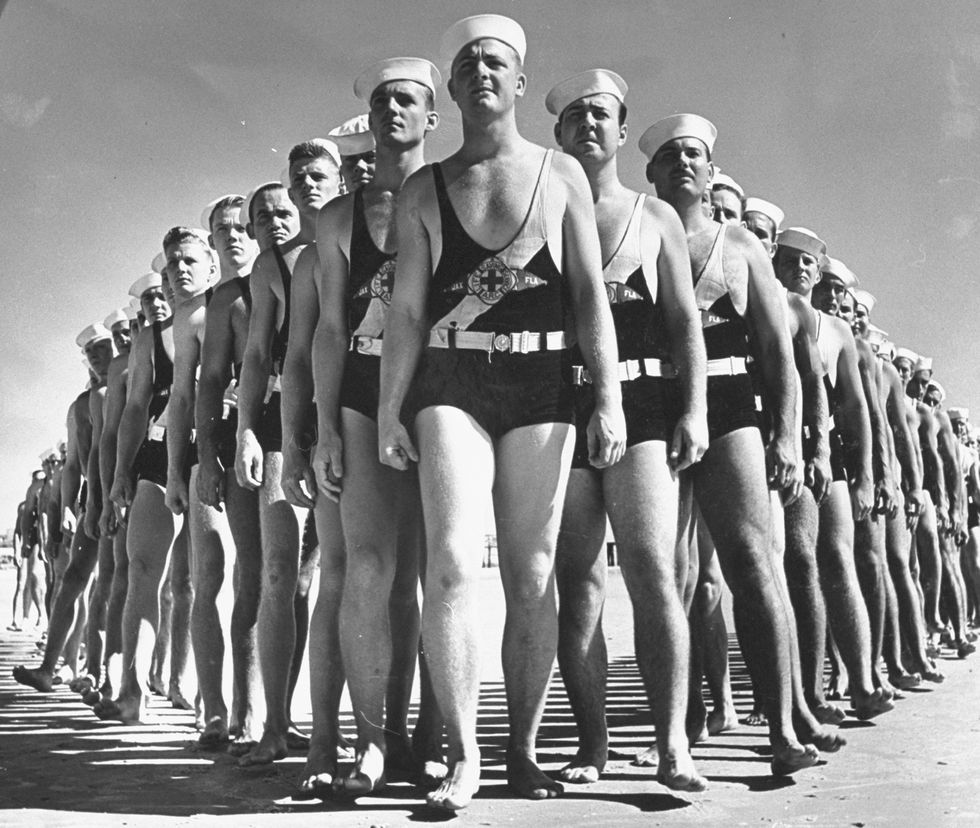 Lifeguards in formation è il titolo di questa foto scattata in Florida nel 1939