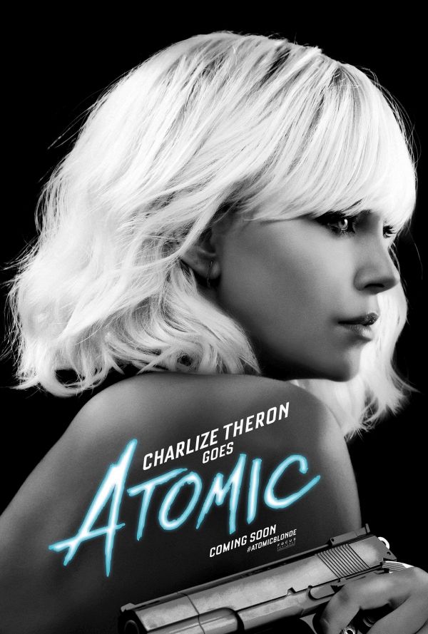 Charlize Theron nella locandina originale di Atomica Bionda