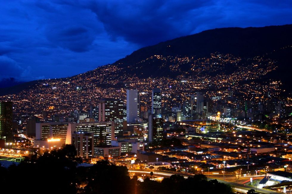 <p>Da tempo&nbsp;Medellín si è scrollata di dosso la cattiva reputazione<span class="redactor-invisible-space" data-verified="redactor" data-redactor-tag="span" data-redactor-class="redactor-invisible-space"> legata a P</span>ablo Escobar, e oggi è diventata una <strong data-redactor-tag="strong" data-verified="redactor">città vivace</strong> e cosmopolita.</p><p><strong data-redactor-tag="strong" data-verified="redactor">Da non perdere:</strong><span class="redactor-invisible-space" data-verified="redactor" data-redactor-tag="span" data-redactor-class="redactor-invisible-space"><strong data-redactor-tag="strong" data-verified="redactor"> </strong>il parco cittadino Parque de los Pies Descalzos, dove grandi e piccini sono invitati a camminare scalzi intorno a quello che viene definito eco-albero,<span class="redactor-invisible-space" data-verified="redactor" data-redactor-tag="span" data-redactor-class="redactor-invisible-space">&nbsp;una struttura tecnologica (che ricorda un vero e proprio albero) che ha il compito di purificare l'aria circostante<span class="redactor-invisible-space" data-verified="redactor" data-redactor-tag="span" data-redactor-class="redactor-invisible-space">. Ad agosto si tiene anche la famosa Feria de las Flores, il festival dei fiori.<span class="redactor-invisible-space" data-verified="redactor" data-redactor-tag="span" data-redactor-class="redactor-invisible-space"></span></span></span></span><br></p>