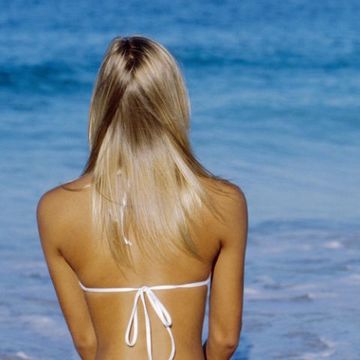 Capelli al mare, come proteggerli in estate