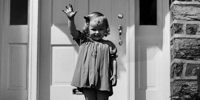 White, Photograph, Black, Black-and-white, Standing, Child, Monochrome photography, Monochrome, Snapshot, Shoulder, 