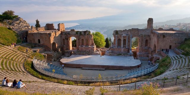 Vacanze in Sicilia: il teatro greco di Taormina
