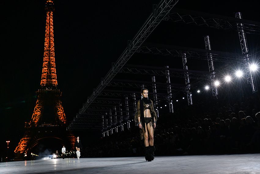 Chi è Nina Marker, la modella autistica che ha conquistato la Parigi Fashion Week