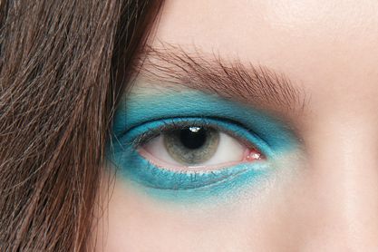 bellezza-trucco-occhi-ombretti-colorati-tendenza-2018-westwood-azzurro