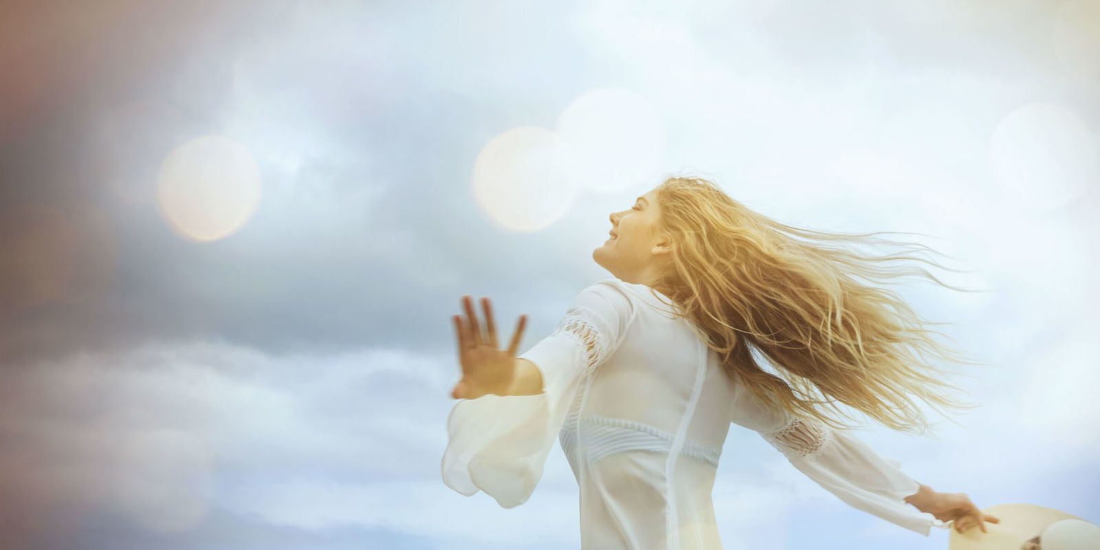 People in nature, Sky, Blond, Cloud, Sunlight, Photography, Hand, Happy, Long hair, Gesture, 