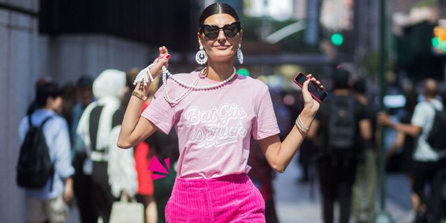 Pink, Street fashion, People, Eyewear, Fashion, Snapshot, Cool, Glasses, Shoulder, Sunglasses, 