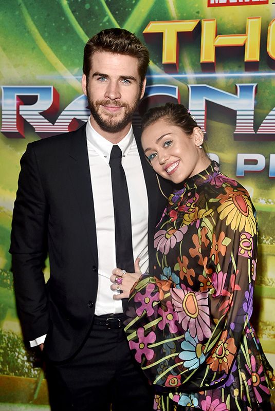 Miley Cyrus e Liam Hemsworth insieme sul red carpet