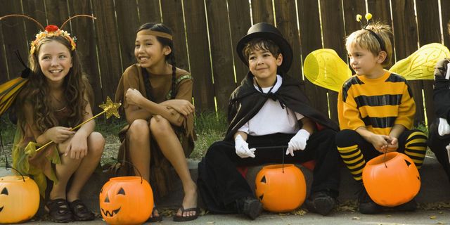 trick-or-treat, Pumpkin, Calabaza, Fun, Child, Plant, Costume, Winter squash, Jack-o'-lantern, Cucurbita, 