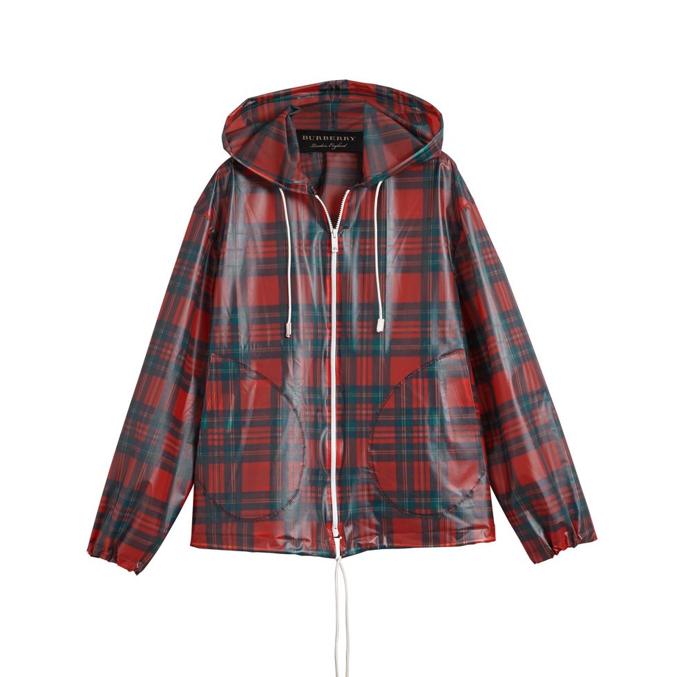 <p>Giacca impermeabile con cappuccio: <strong data-redactor-tag="strong" data-verified="redactor">Burberry</strong></p>