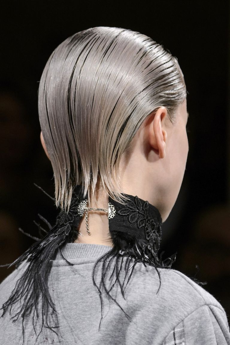 Capelli argento: le nuove nuance metalliche