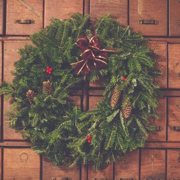 Christmas decoration, Wreath, oregon pine, Christmas, Tree, Wall, Plant, Leaf, Evergreen, Christmas ornament, 
