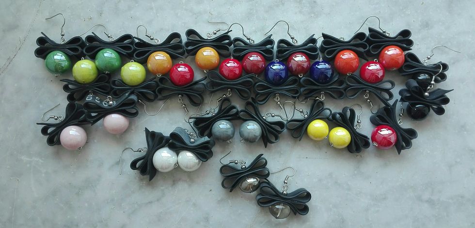 Glass, Fashion accessory, Bead, Ball, Jewellery, Marble, Games, 
