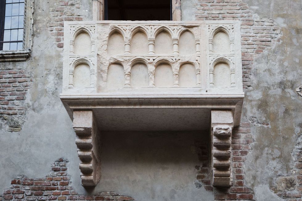 Architecture, Arch, Building, Facade, Stone carving, Window, House, History, Brick, Ruins, 
