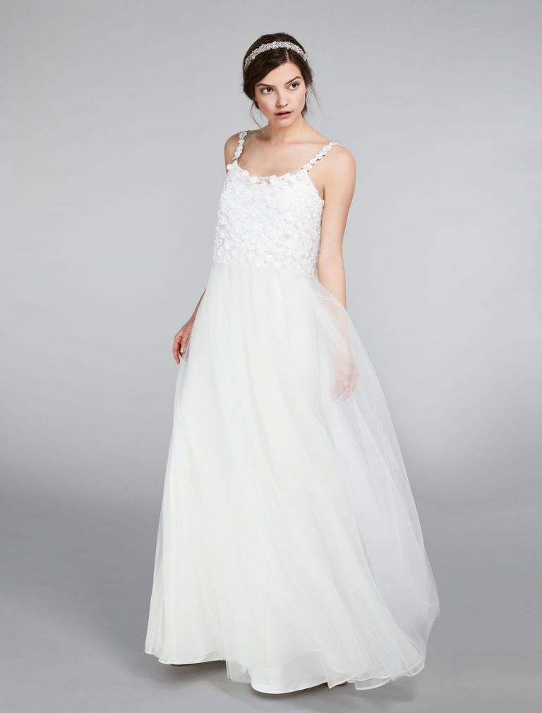 Gown, Wedding dress, Clothing, Dress, Fashion model, Bridal clothing, Shoulder, Bridal party dress, White, Photograph, 