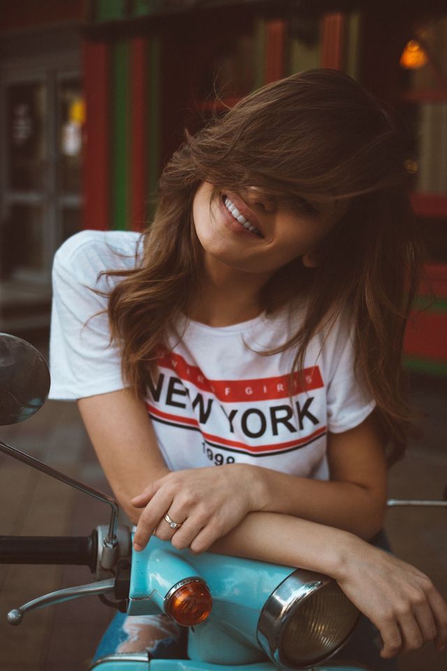 Water, Child, Hand, Smile, Photography, Brown hair, Glass, Drink, Play, T-shirt, 