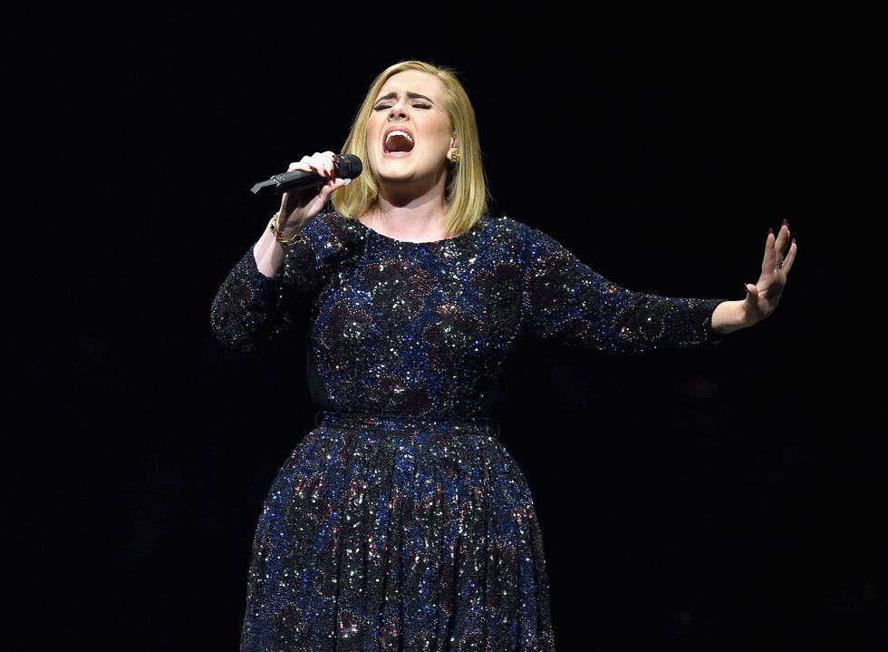 <p>Sebbene molti dei nostri beniamini siano stati in tour nel 2016, <a data-tracking-id="recirc-text-link" href="http://www.elle.com/it/spettacolo/musica/news/a598/adele-che-adora-beyonce-ci-piace-tanto/">Adele ha conquistato tutti</a>. Con la sua potente voce e con un umorismo impagabile, la vincitrice di Grammy e Oscar ha cantato per 1,47 milioni di persone nelle 111 tappe in Europa e Nord America. Nel 2017 riprenderà il tour in Australia e Nuova Zelanda per poi fare un concerto di arrivederci in 4 parti al Wembley Stadium di Londra.</p>