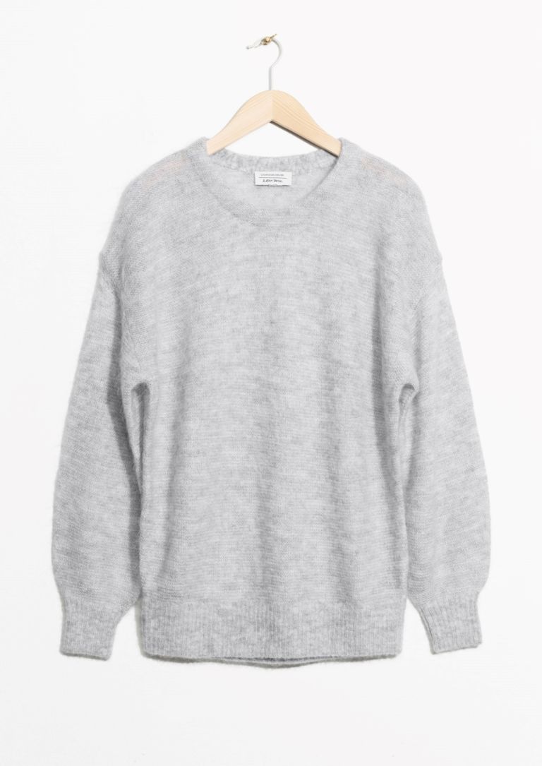 Clothing, White, Sleeve, Outerwear, Grey, Sweater, Top, Jersey, Neck, Long-sleeved t-shirt, 