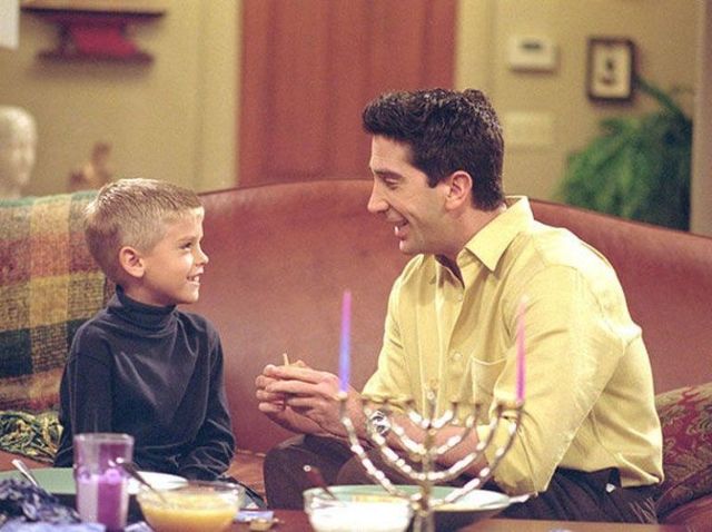 Cole Sprouse in Friends come Ben Geller