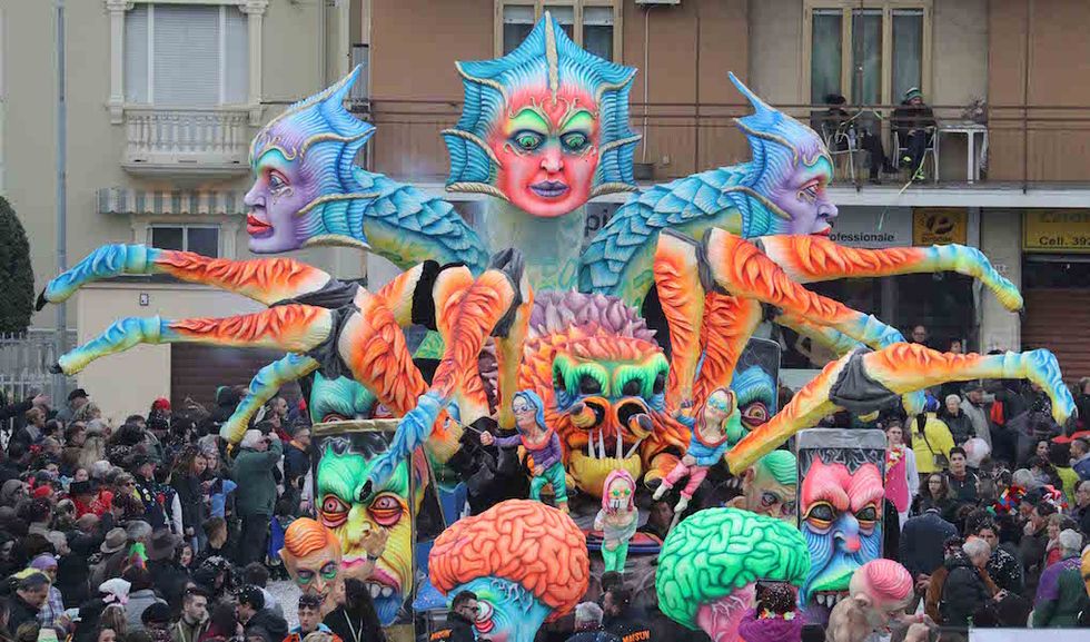 Il Carnevale di Santhià è una festa antichissima, ancora molto sentita dalle persone del luogo