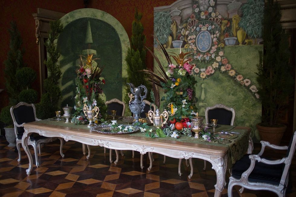Room, Table, Function hall, Interior design, Furniture, Textile, Architecture, Floral design, Tablecloth, House, 