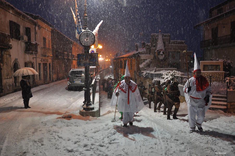 il carnevale in Campania si festeggia ballando la tarantella