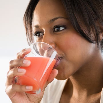 Lip, Liquid, Fluid, Drink, Eyebrow, Eyelash, Drinking, Neck, Beauty, Sea breeze, 