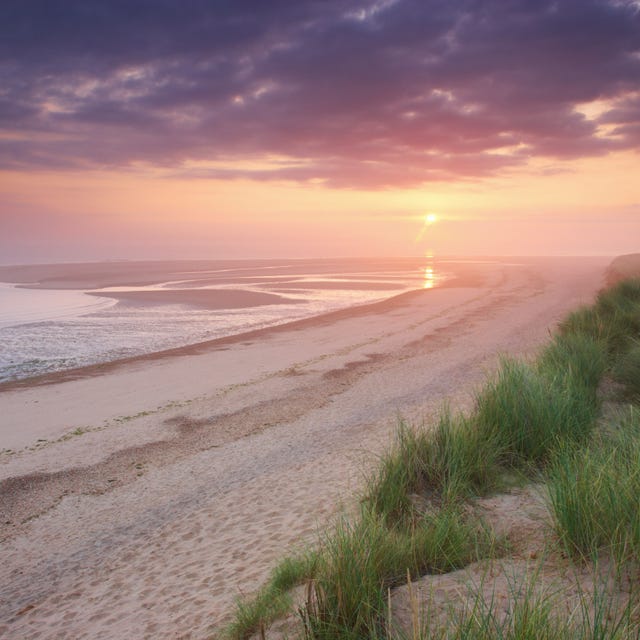 Body of water, Coastal and oceanic landforms, Shore, Coast, Sunset, Sunrise, Horizon, Sand, Dusk, Ocean, 