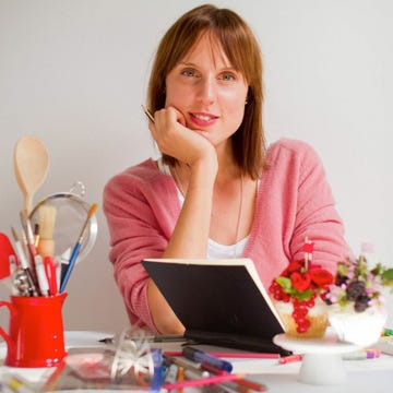 Serveware, Dishware, Tableware, Drinkware, Cup, Kitchen utensil, Laptop, Portable communications device, Plate, Computer, 