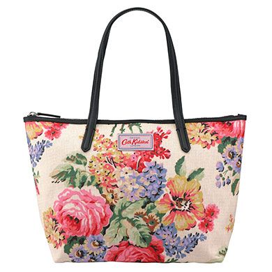 Product, Bag, Red, Fashion accessory, Peach, Shoulder bag, Beauty, Pattern, Luggage and bags, Flowering plant, 