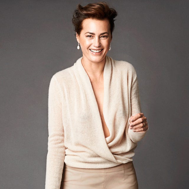 Clothing, Human body, Sleeve, Shoulder, Joint, Facial expression, Neck, Beige, Fashion model, Model, 