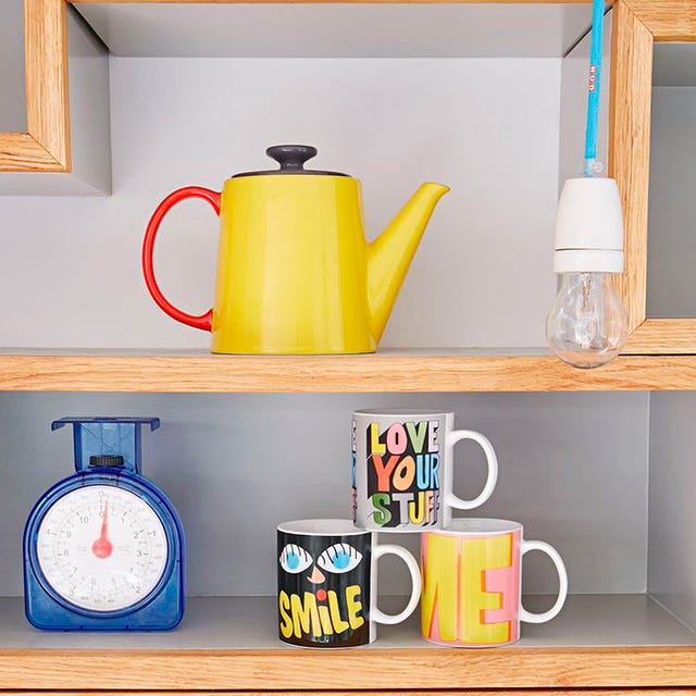 Serveware, Dishware, Scale, Porcelain, Drinkware, Interior design, Ceramic, Picture frame, Pottery, Handle, 