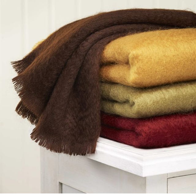 Brown, Textile, Maroon, Natural material, Wool, Woolen, Tan, Beige, Fur, Animal product, 