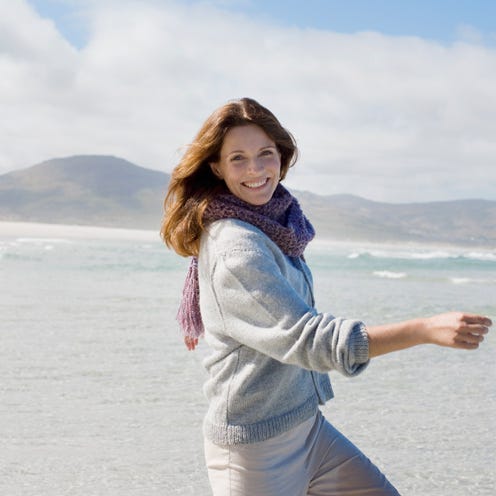 Sleeve, Happy, Coastal and oceanic landforms, People in nature, Elbow, Tourism, Travel, Vacation, Ocean, Street fashion, 