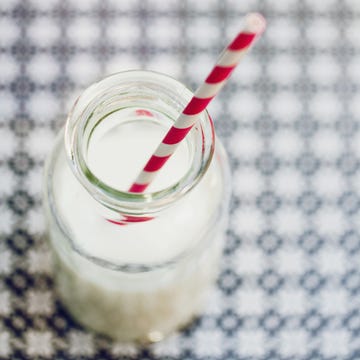 Liquid, Ingredient, Pattern, Glass, Chemical compound, Transparent material, Mason jar, Silver, Food storage containers, Woven fabric, 