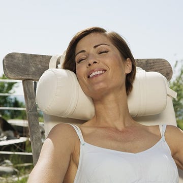 Shoulder, Comfort, Tooth, Chest, Jaw, Undershirt, Sleeveless shirt, Beauty, Active tank, Neck, 