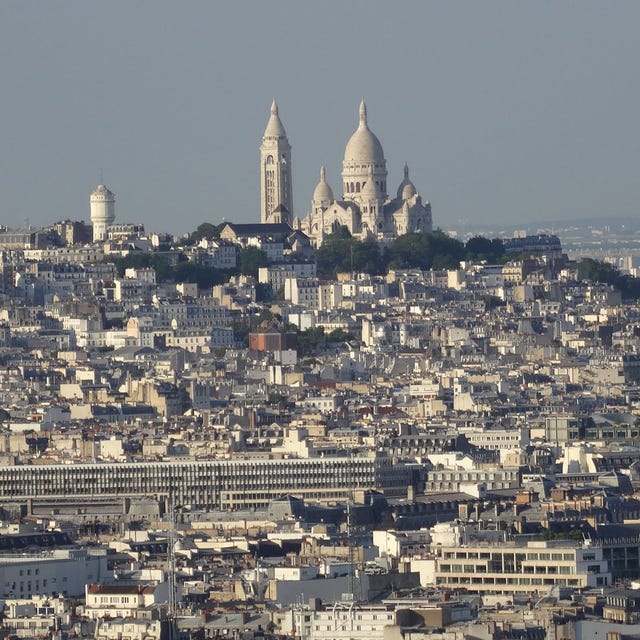 City, Urban area, Neighbourhood, Dome, Facade, Residential area, Roof, Metropolitan area, Landmark, Dome, 