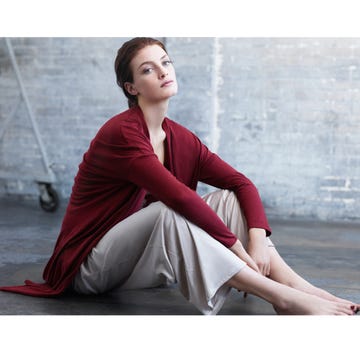 Sitting, Shoulder, Comfort, Elbow, Knee, Beauty, Fashion model, Thigh, Photo shoot, Model, 
