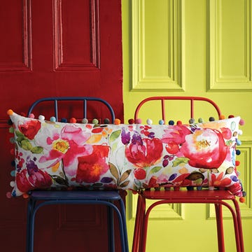 Red, Textile, Room, Pink, Magenta, Petal, Linens, Maroon, Home accessories, Interior design, 
