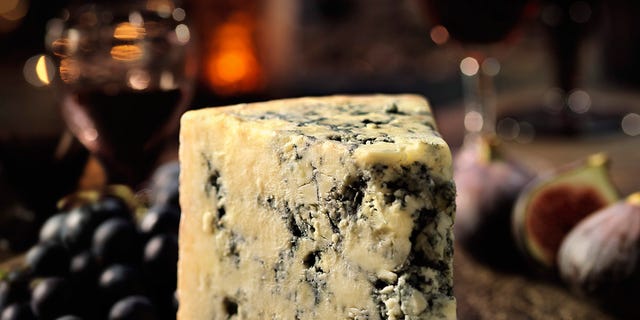 Ingredient, Cuisine, Still life photography, Stemware, Wine glass, Sweetness, Blue cheese, Gorgonzola, Recipe, Natural material, Ingredient, Cuisine, Still life photography, Stemware, Wine glass, Sweetness, Blue cheese, Gorgonzola, Recipe, Natural material,
