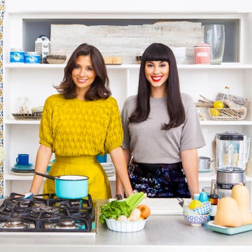 Smile, Gas stove, Shelf, Tableware, Serveware, Kitchen appliance, Dishware, Shelving, Kitchen, Cooking, Smile, Gas stove, Shelf, Tableware, Serveware, Kitchen appliance, Dishware, Shelving, Kitchen, Cooking,